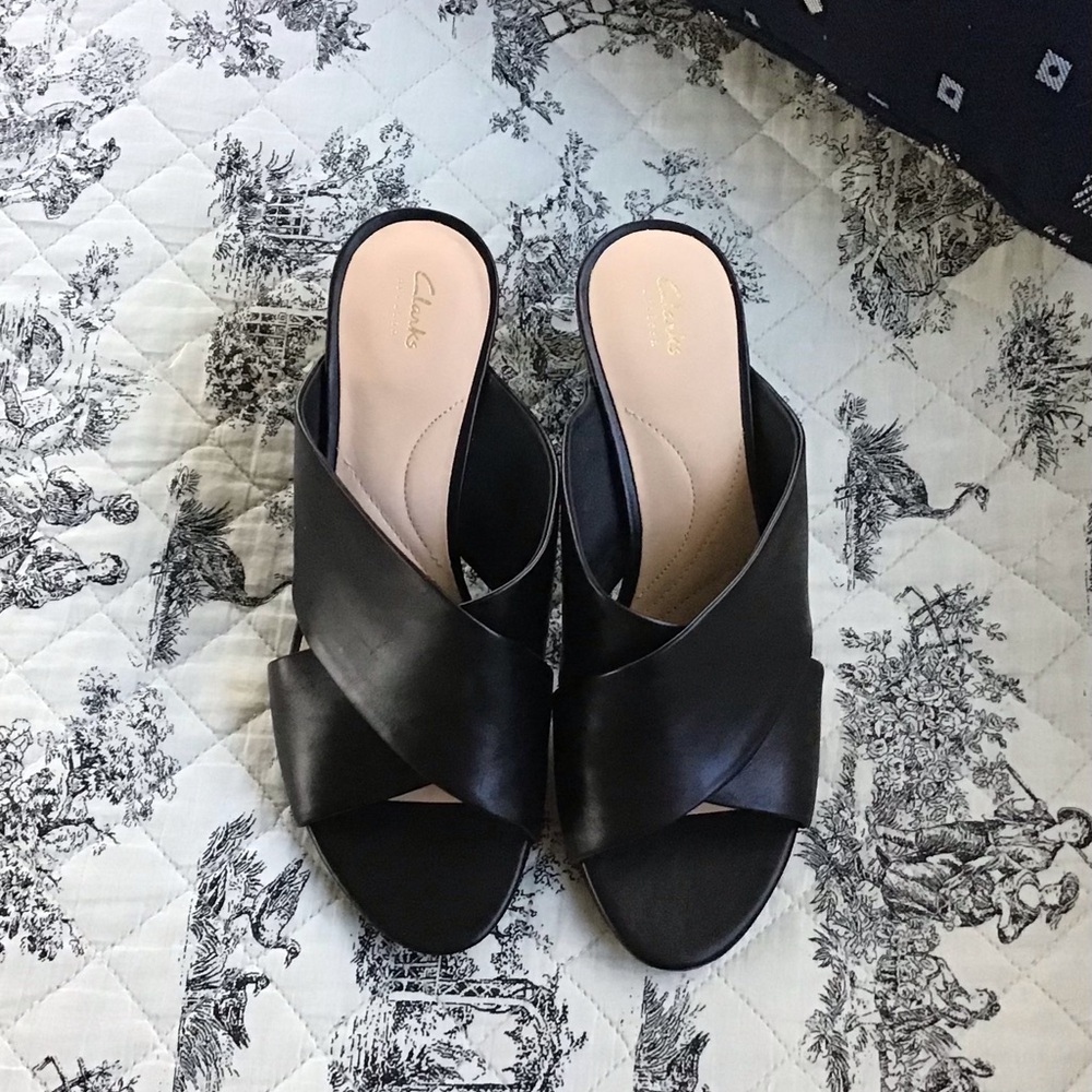 *New” in box Clark’s Artisan Lauriti Claire premium leather sandal Black 8m